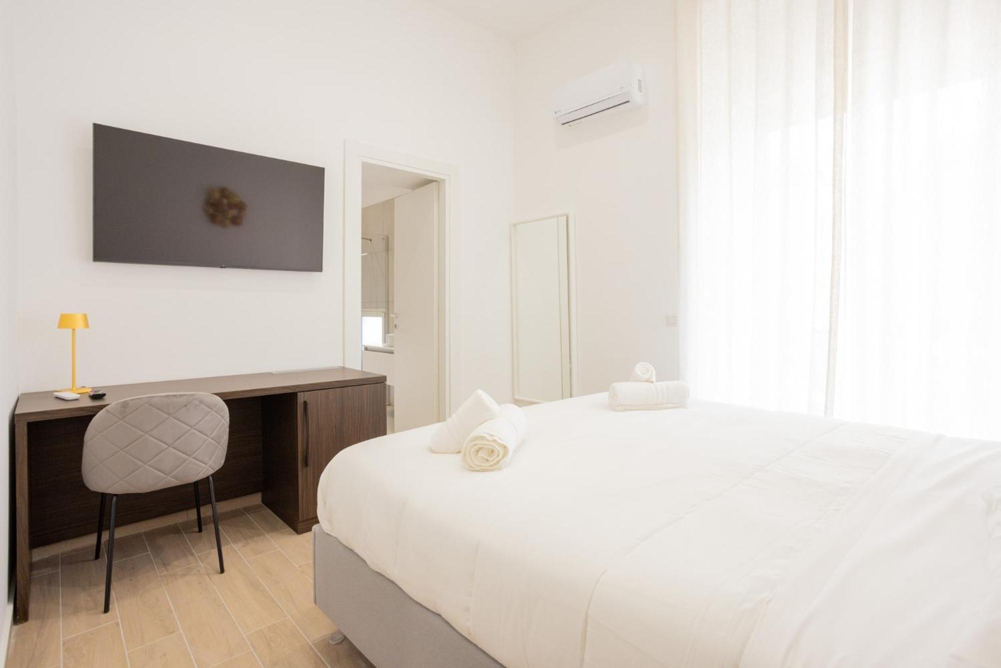 Palazzo Pepe Apartment Наполи Екстериор снимка