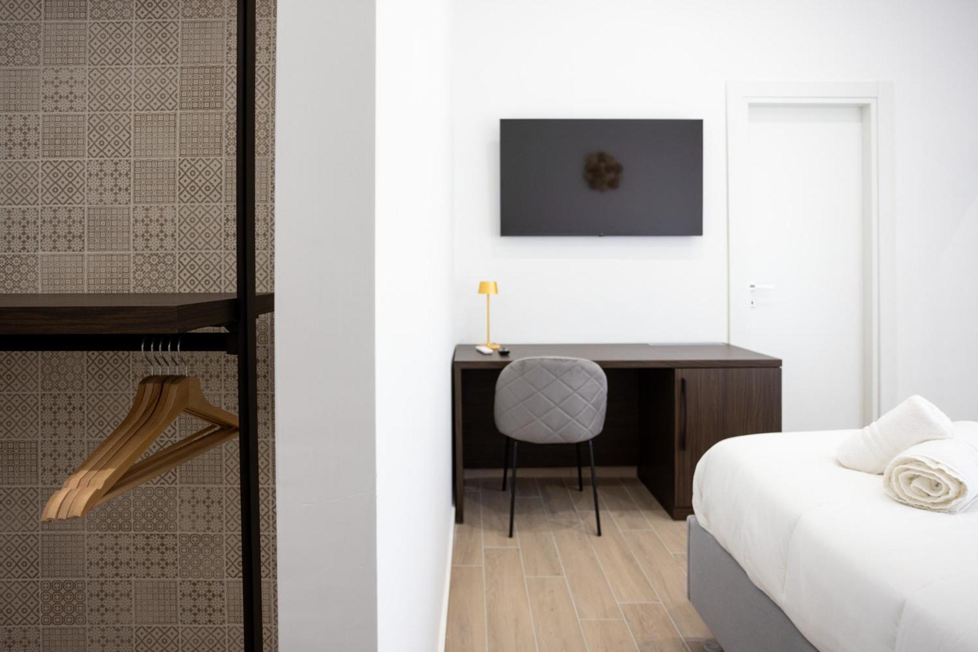 Palazzo Pepe Apartment Наполи Екстериор снимка